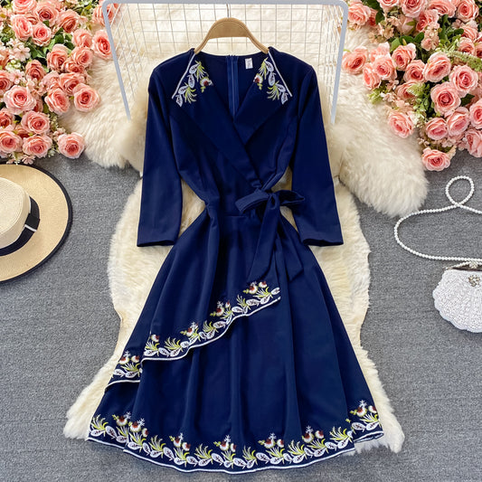 Jupe à lacets à col en V Temperament Robe brodée à volants 3250
