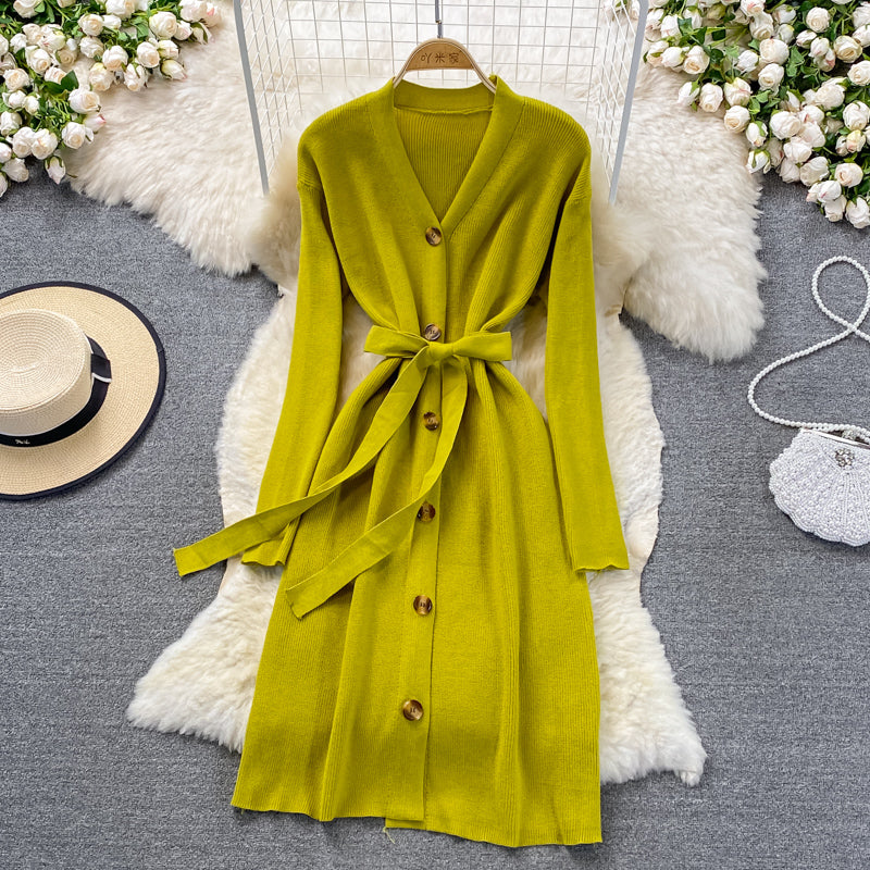 Robe en tricot à col en V de style doux, jupe pull fine et tempérament 3379