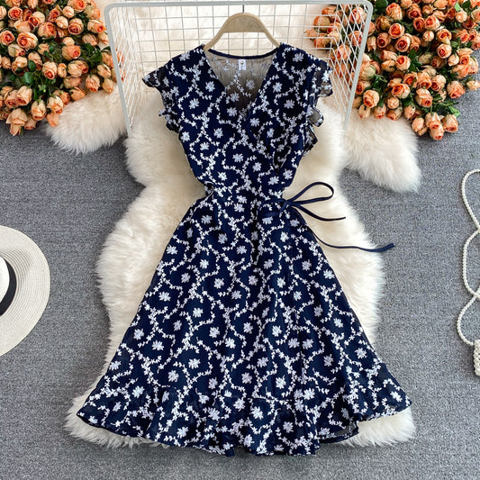 Robe une pièce en dentelle à col en V et broderies florales 3217