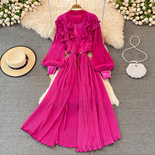 Robe plissée à volants fins avec manches bouffantes et fermeture à la taille 3386