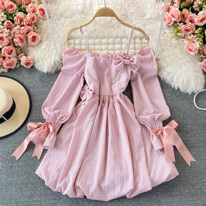Robe à bretelles avec col carré et jupe courte bouffante à boutons de fleurs 3094