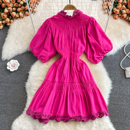 Robe à col montant avec coutures en dentelle et manches lanternes de style cour française 3377