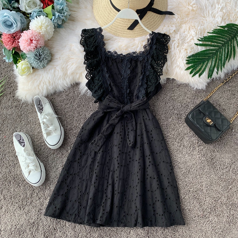 Robe moulante vintage en dentelle à col carré et taille haute 2827