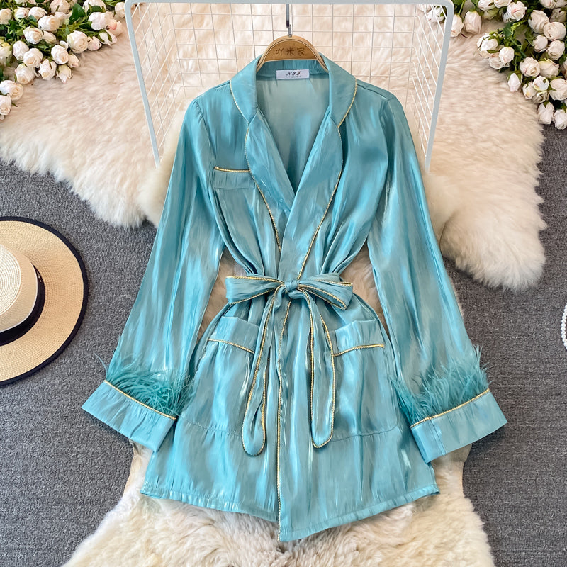 Robe chemise à manches longues en satin acétate style célébrité avec fermeture à la taille 3269