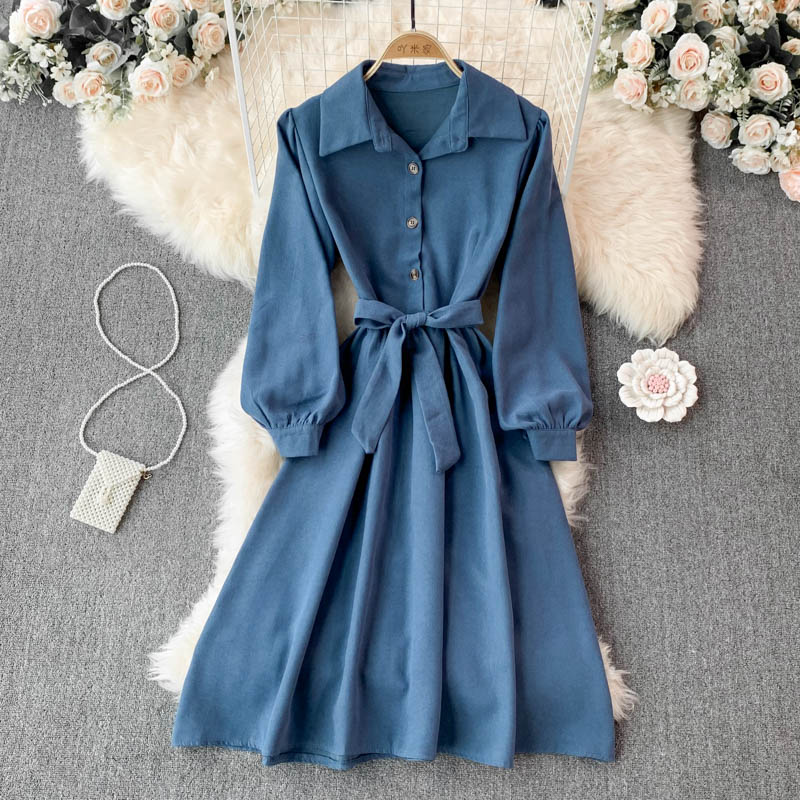 Robe en velours côtelé à manches longues et revers à manches bouffantes 3393