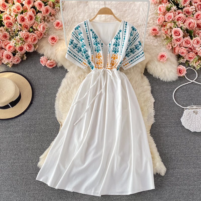 Robe en coton et lin brodée à col en V 3078