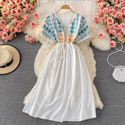 Robe en coton et lin brodée à col en V 3078
