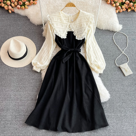 Robe vintage en velours côtelé fin avec col de poupée et dentelle cousue 3266