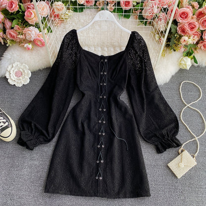 Robe en dentelle à manches longues et col carré avec manches lanterne à la taille 3155