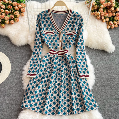 Robe à carreaux rétro française à col en V pour femme tempérament 2865