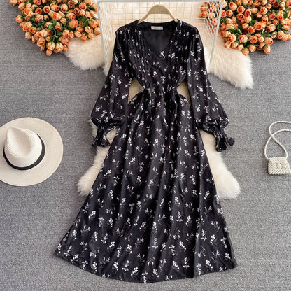 Robe fleurie à col en V et manches bouffantes Royal Sister 2993