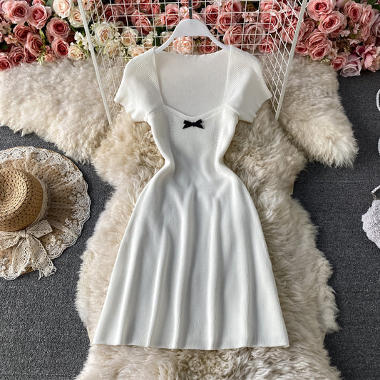 Robe en maille ajustée à col carré et nœud 3437