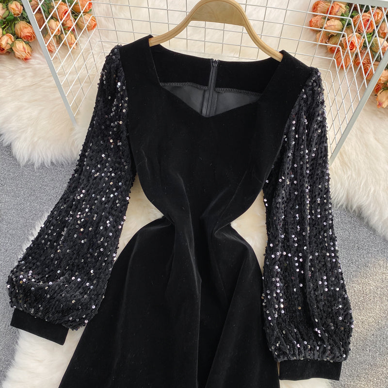 Robe moulante fendue à manches bouffantes et sequins cousus en velours 3109