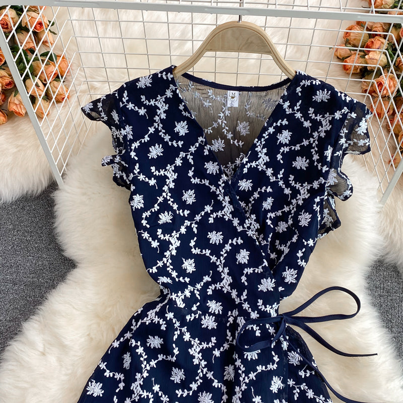 Robe une pièce en dentelle brodée de fleurs 3069