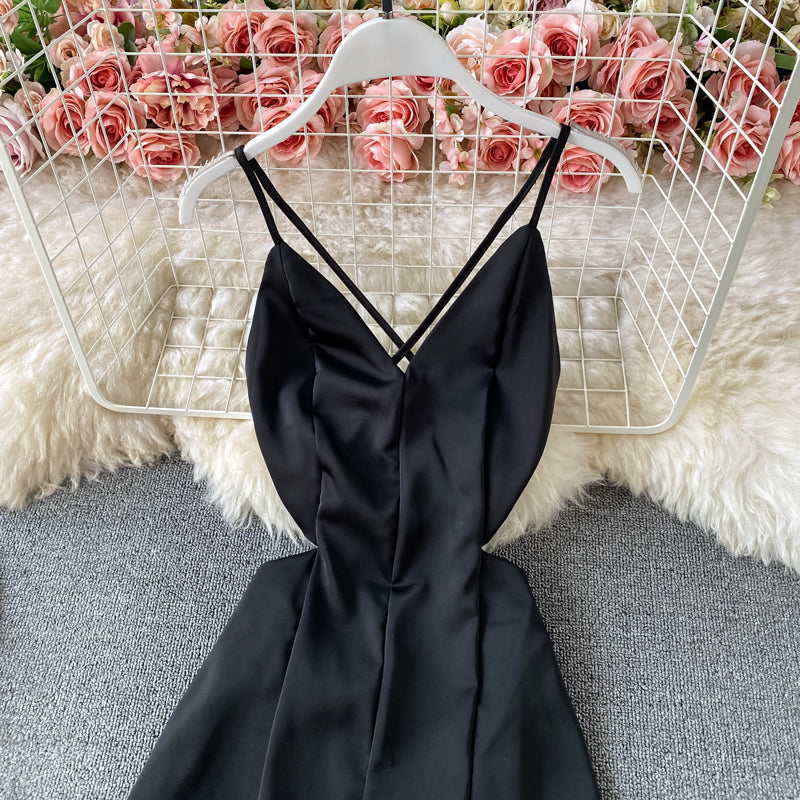 Robe moulante dos nu sans manches à taille fine et élégante à bretelles 3307