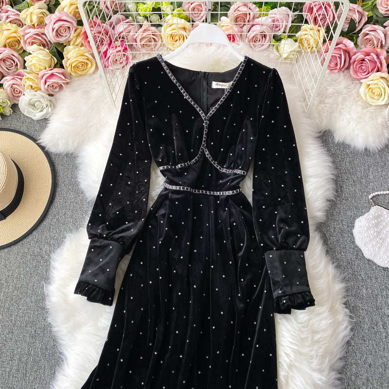 Robe noire vintage style Hepburn petite taille fermée en velours doré 2949