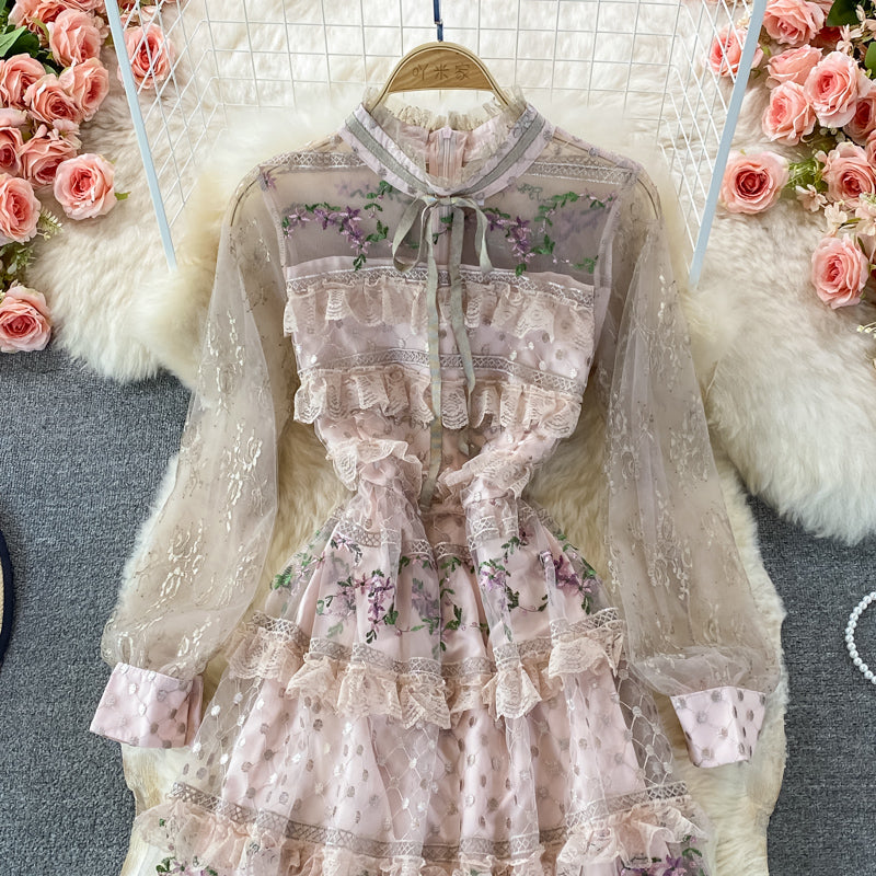 Robe légère de luxe en dentelle brodée à col montant 3370