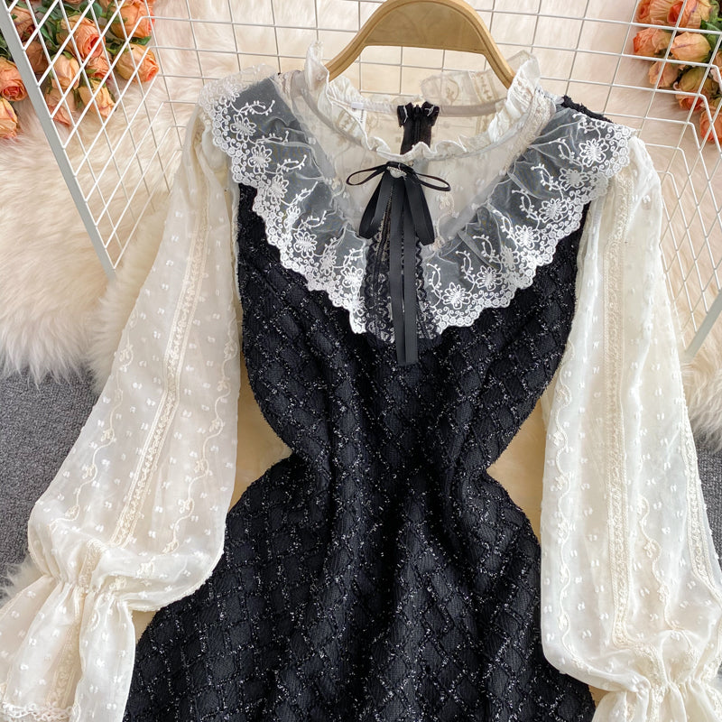 Robe en tweed à volants avec col montant et coutures en dentelle vieillie douce 2919