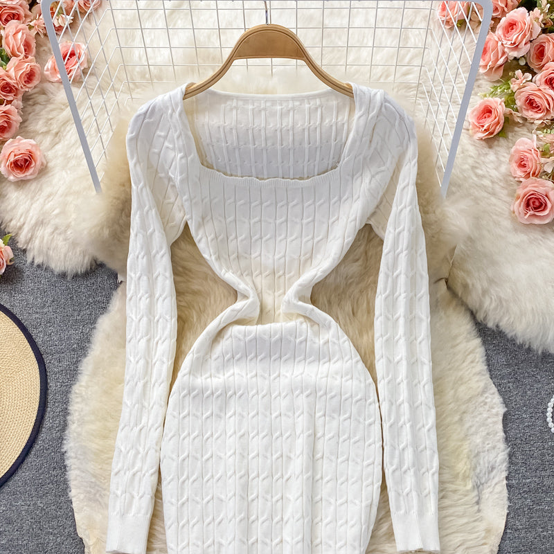 Robe en maille ajustée à col carré 3353