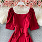 Robe moulante à col carré et manches bouffantes avec lacets à la taille et dos nu 3170