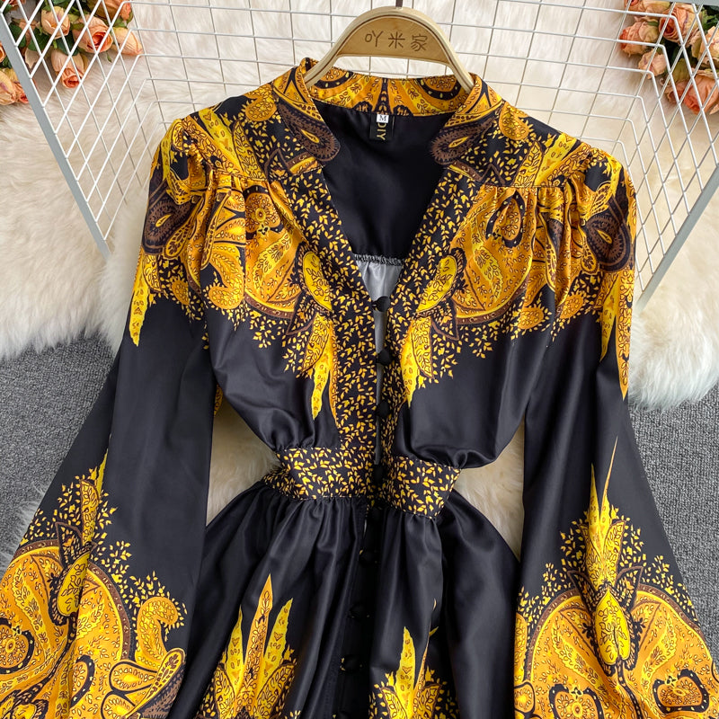 Leichtes Luxus-High-End-Retro-bedrucktes V-Ausschnitt-Blasenärmelkleid 3011