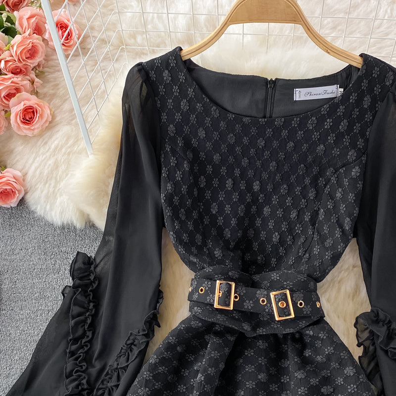 Robe à volants à col rond et taille haute 3003