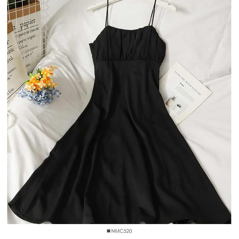 French minority women with slim waist, beautiful back and high waist suspender skirt  2703