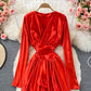 Robe taille haute en satin avec décolleté en V fin et irrégulier 3352