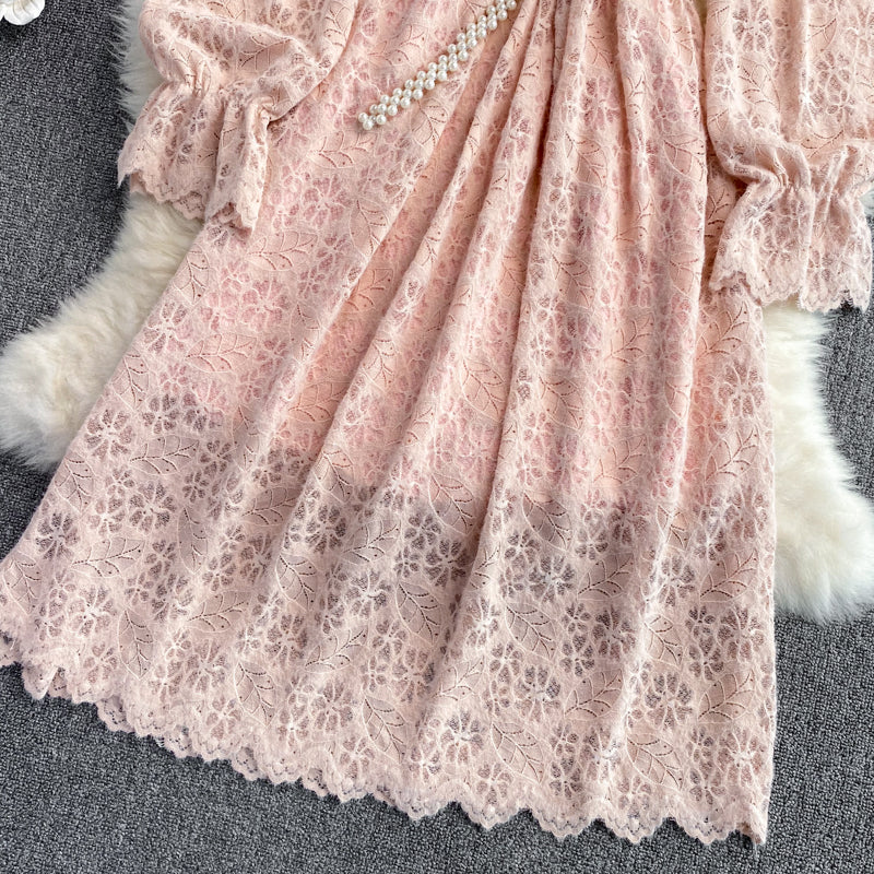 Robe à col montant et dos en dentelle brossée 3022