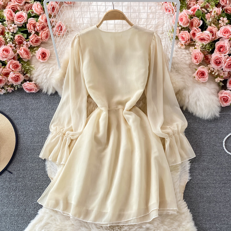 Robe à manches longues et col en V à volants 3079