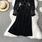 Robe noire vintage style Hepburn petite taille fermée en velours doré 2949