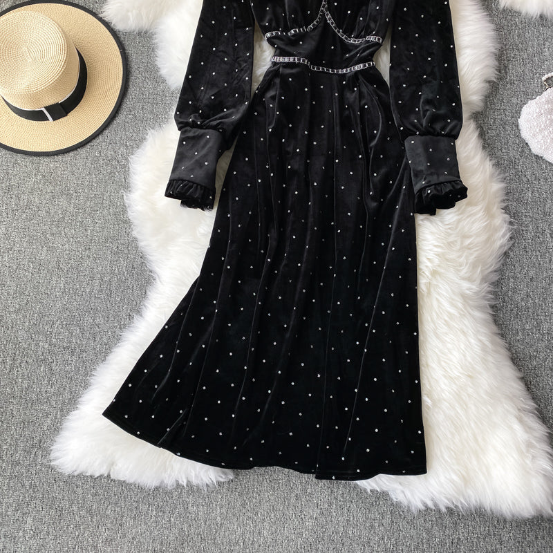 Robe noire vintage style Hepburn petite taille fermée en velours doré 2949