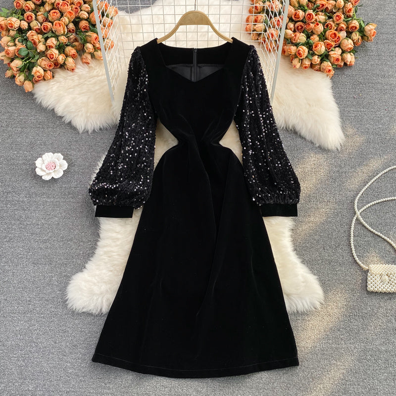 Robe moulante fendue à manches bouffantes et sequins cousus en velours 3109