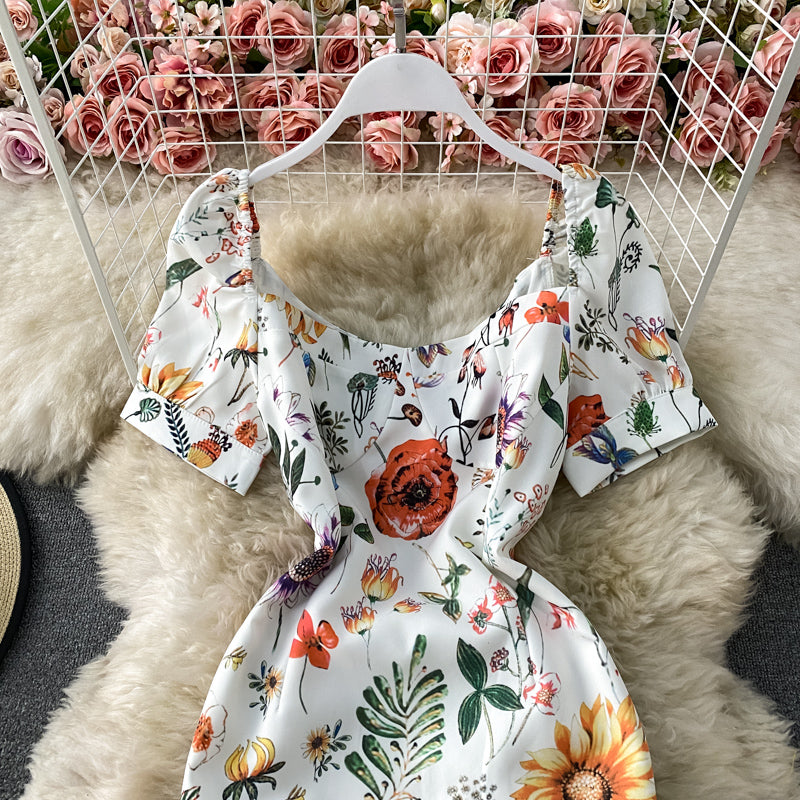 Robe moulante à col carré et manches bouffantes 3161