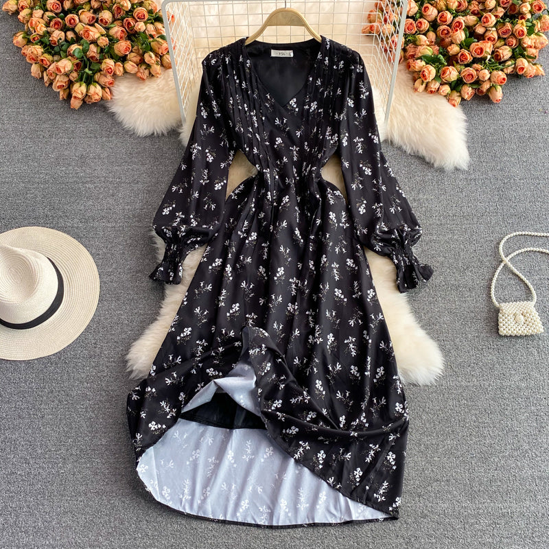 Robe fleurie à col en V et manches bouffantes Royal Sister 2993