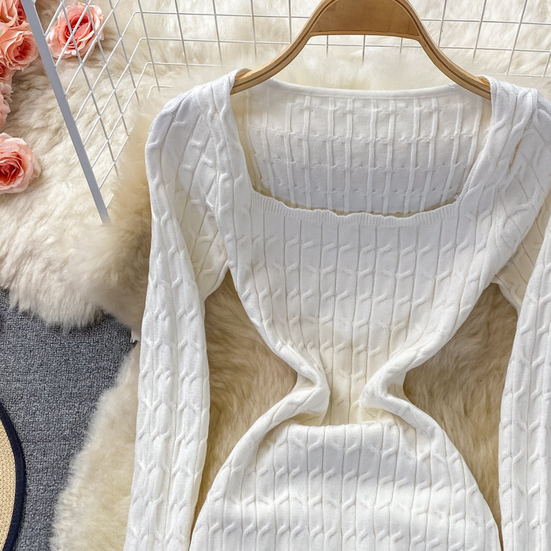 Robe en maille ajustée à col carré 3353