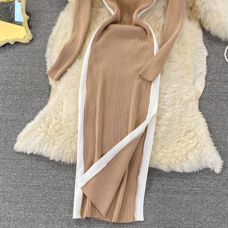 Robe mi-longue en maille extensible serrée à col rond et manches longues fendues 3381