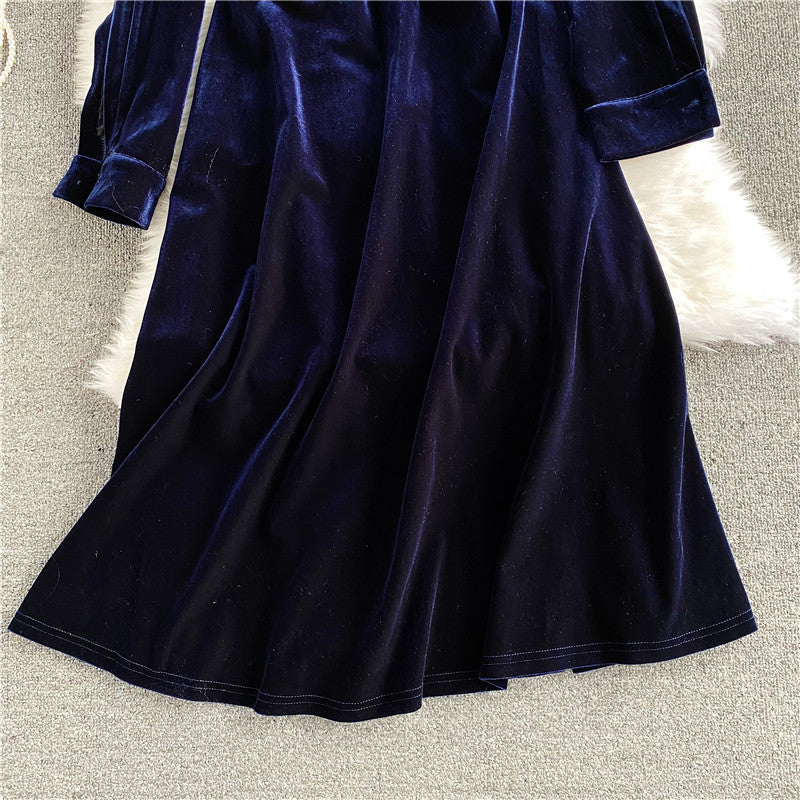 Burgunderfarbenes, schulterfreies Samtkleid in A-Linie mit Stehkragen 2934