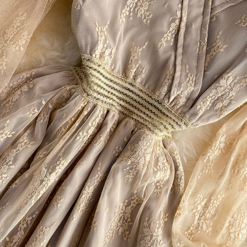 Robe col V en maille de dentelle brodée 2989