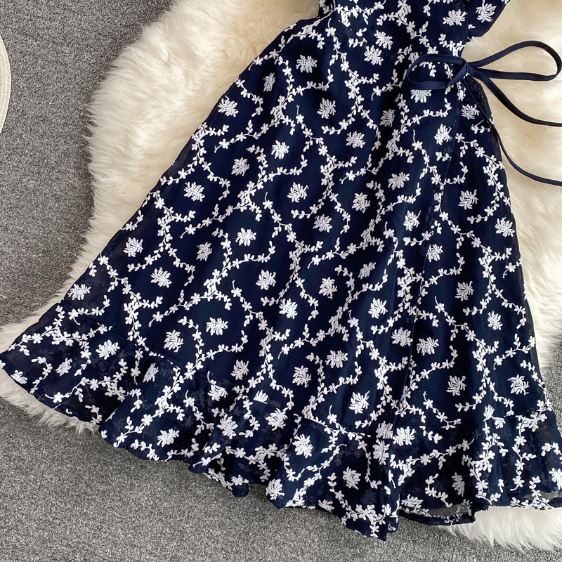 Robe une pièce en dentelle brodée de fleurs 3069