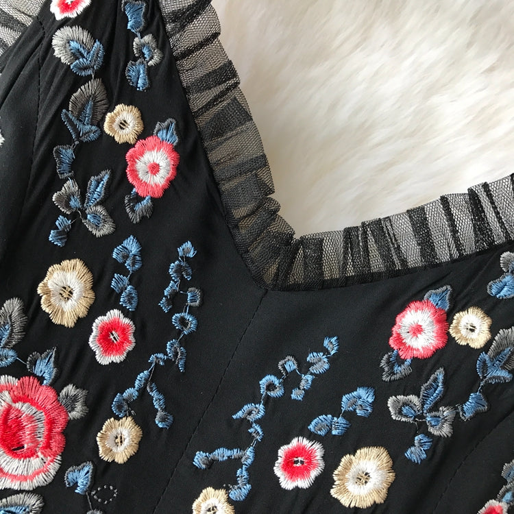 Robe bouffante taille haute en maille fine brodée de fleurs 3397