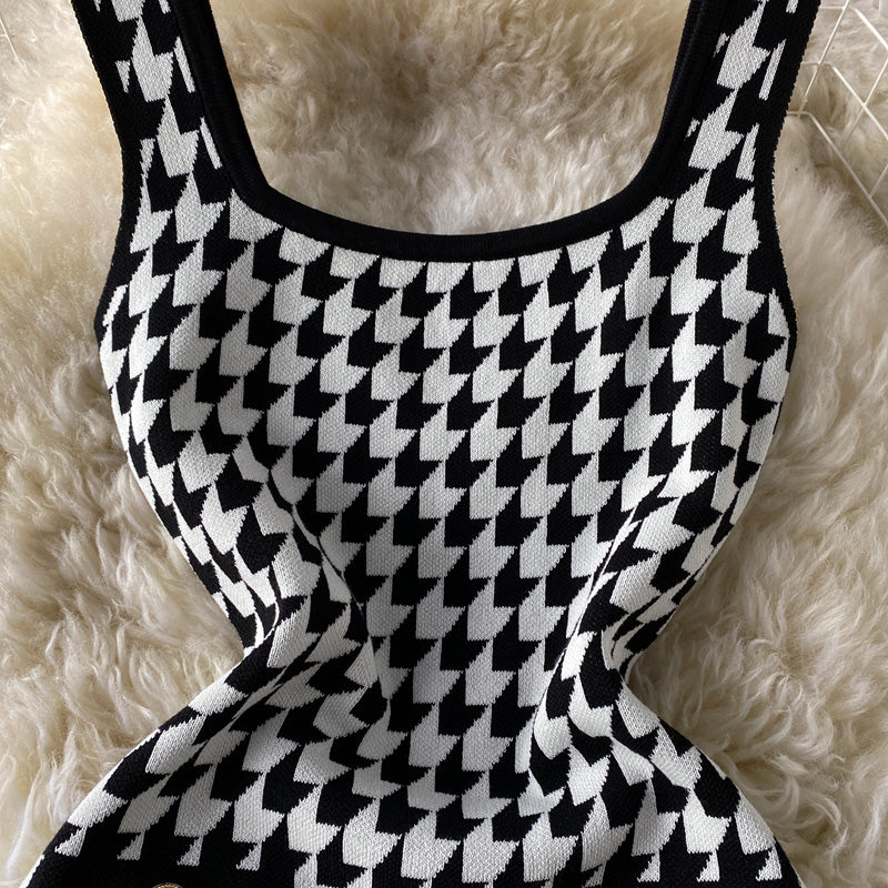 Robe vintage à col carré et à carreaux mille oiseaux en contraste noir et blanc 2793