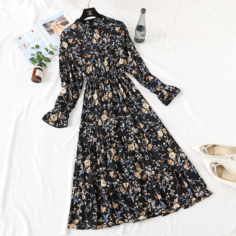 Ein langer Retro-Rock der französischen Minderheit mit einem großen Kleid und einer Fee 2477