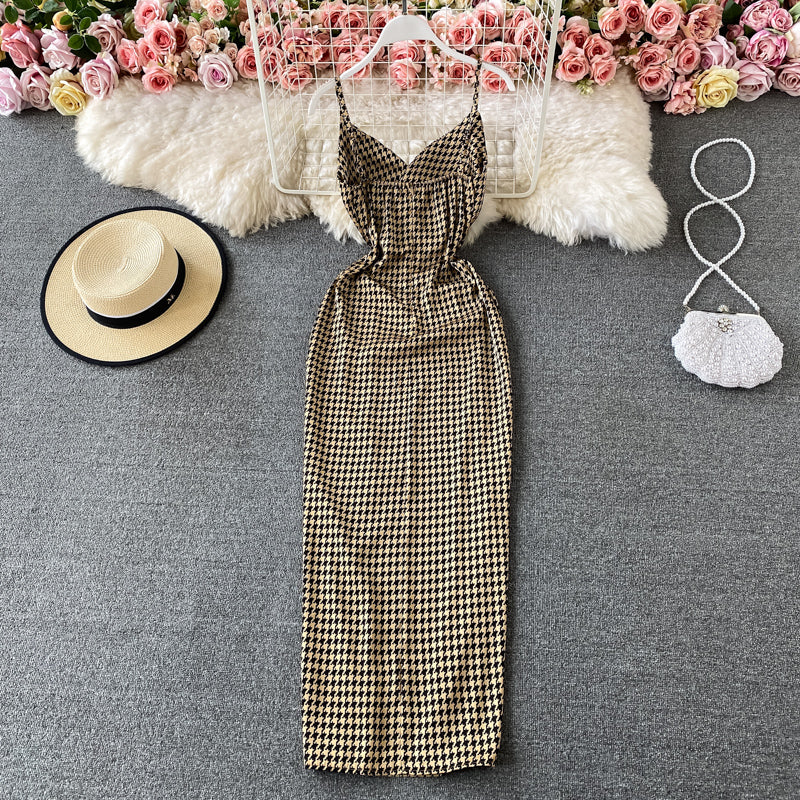 Robe élégante à col en V et dos ouvert 3308