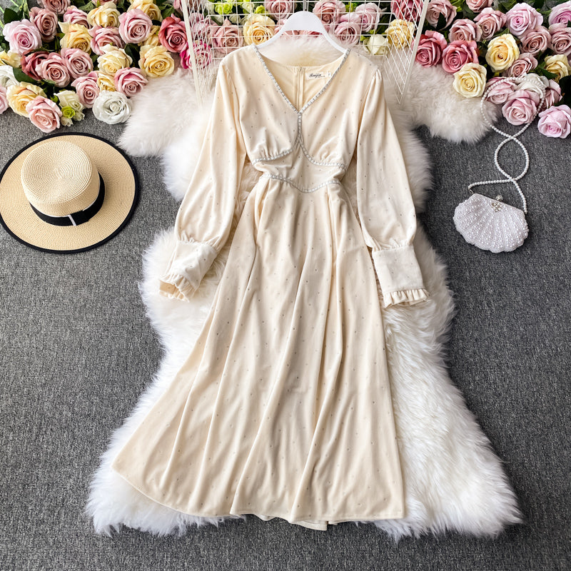 Robe noire vintage style Hepburn petite taille fermée en velours doré 2949