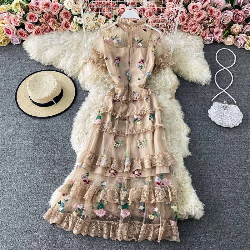 Kuchenrockkleid mit Netzstickerei und Blumenspitze 3178