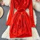 Robe taille haute en satin avec décolleté en V fin et irrégulier 3352