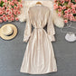 Robe mi-longue ample et ajustée à revers simple boutonnage 3245