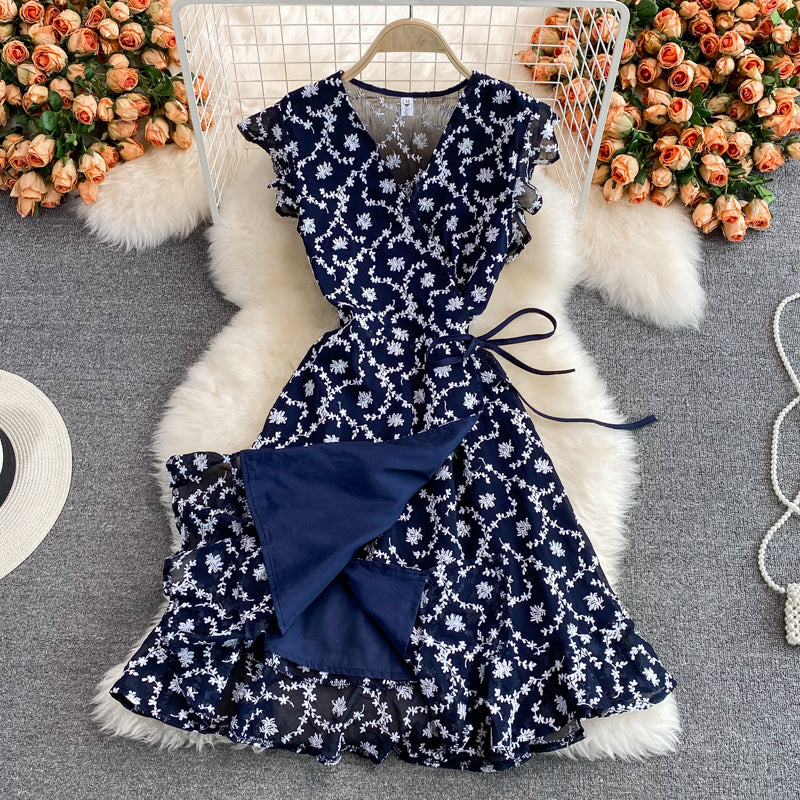 Robe une pièce en dentelle brodée de fleurs 3069