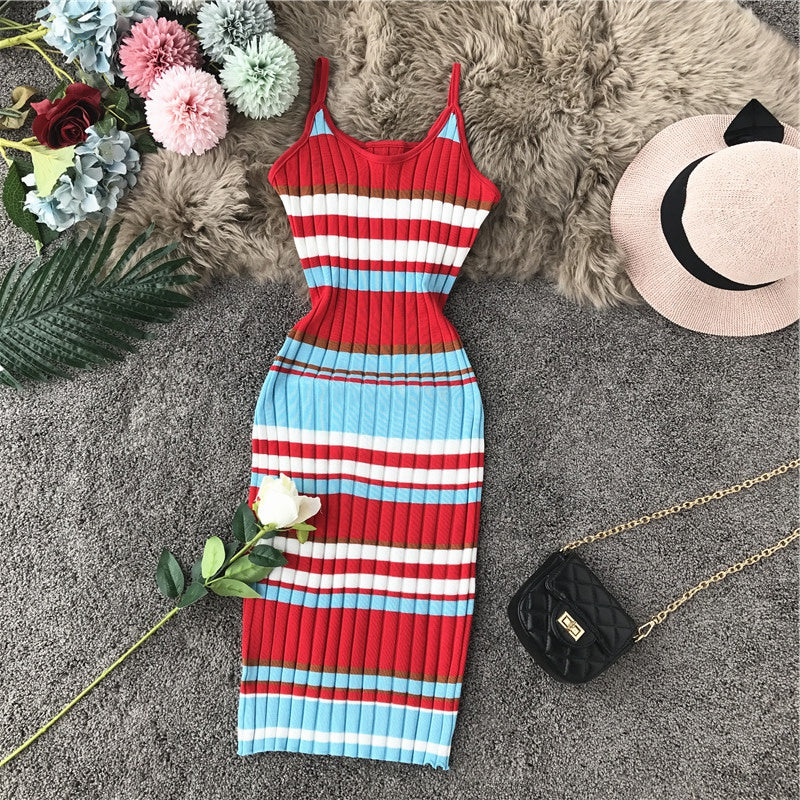 Robe cache-coeur en tricot à bretelles et rayures colorées 3278
